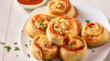 This Easy Recipe Transforms Pepperoni Pizza Into Bite-Sized Pinwheels ...